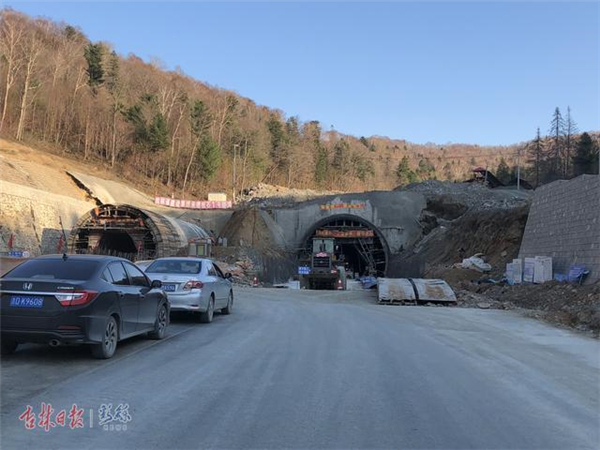 5ae26f1e33e6e.jpg 2.jpg