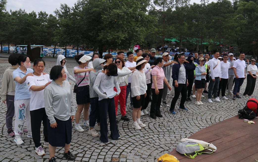 685a103e195de.jpg 4.jpg